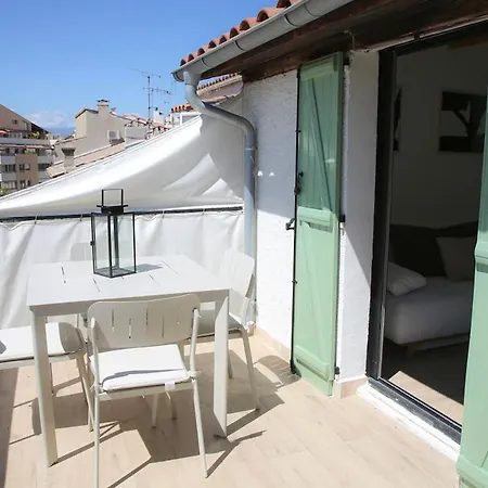 3p Avec Terrasse Dans La Vieille * Antibes